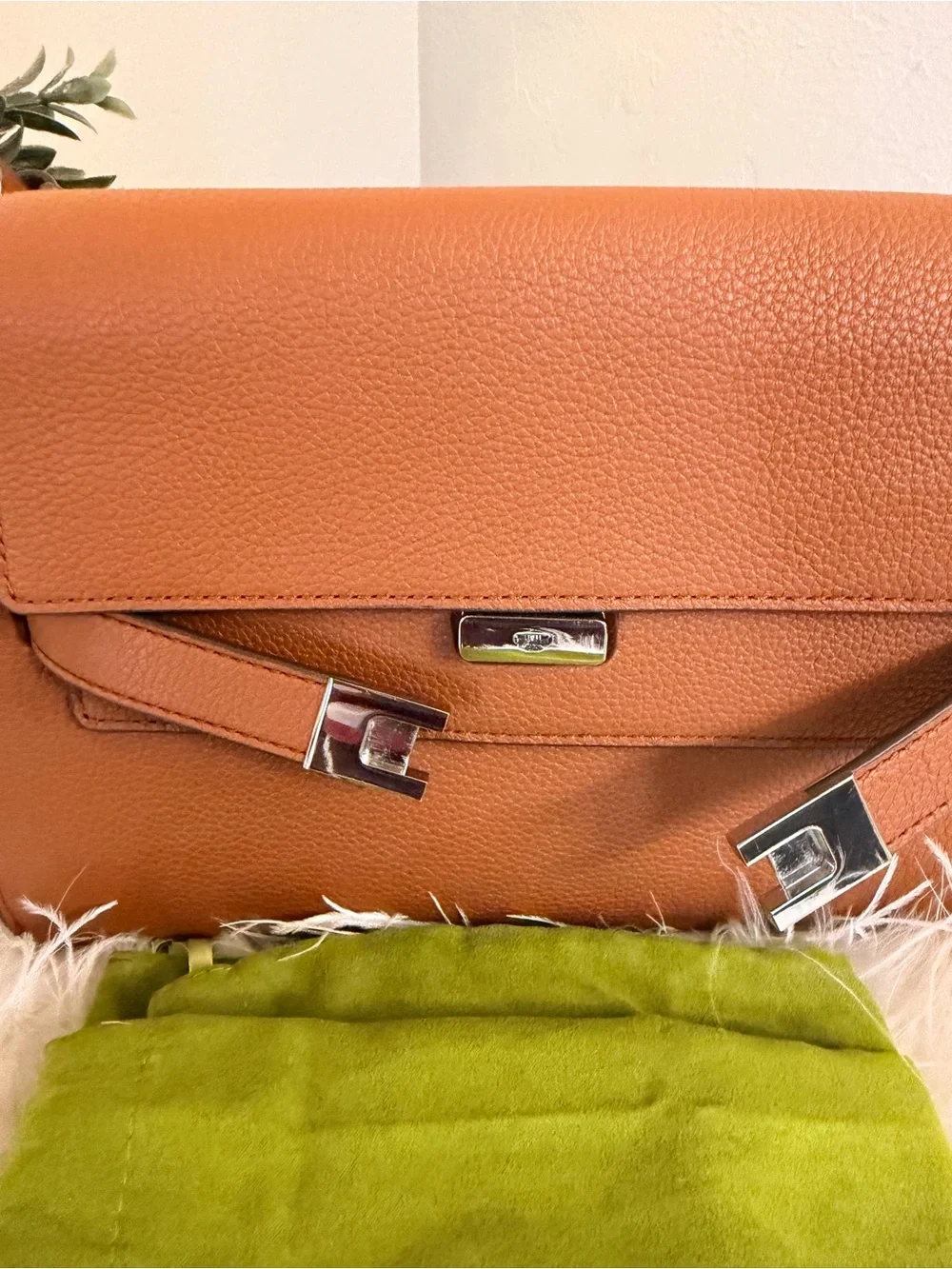 Tory Burch Lee Radziwill Pebbled Leather Shoulder Bag